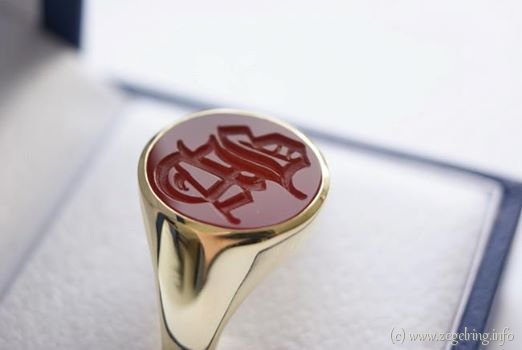 Gouden ring met rode carneool