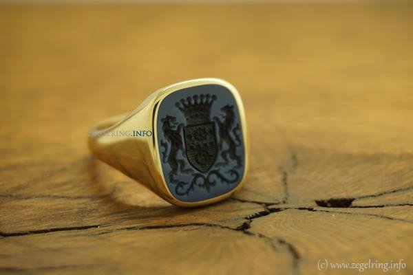 Ring goud wapendragers schildhouders zegelring