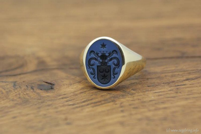 Ring ringen klaarliggen uiteindelijk steen familieband zegelring gouden zegelringen