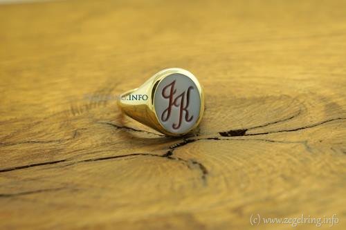 Sierlijk monogram lagensteen graveren zegelring