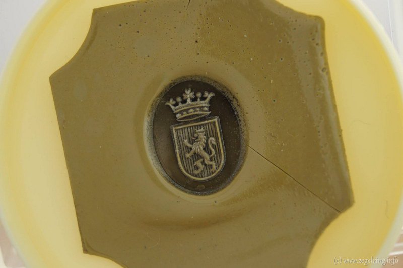 Wapenring lakafdruk weergegeven ring gegraveerd